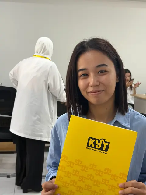 Клиент Osh City с договором на квартиру
