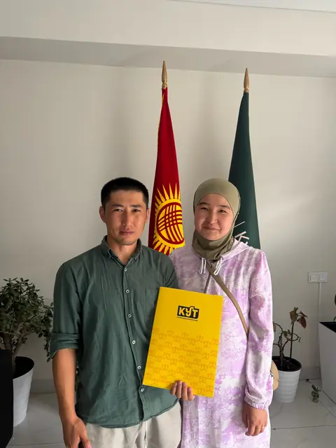 Клиент Osh City с договором на квартиру