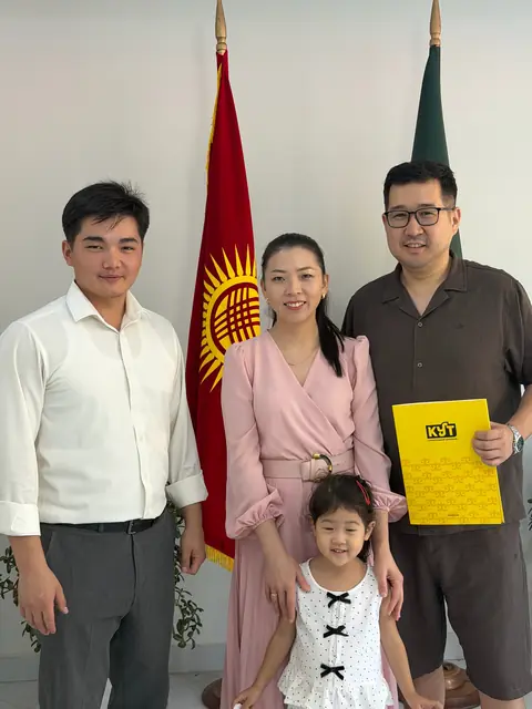 Клиент Osh City с договором на квартиру